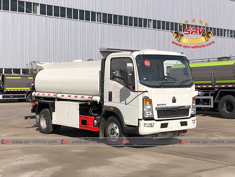 5,000 Litres Petroleum Tank Truck Sinotruk - RF